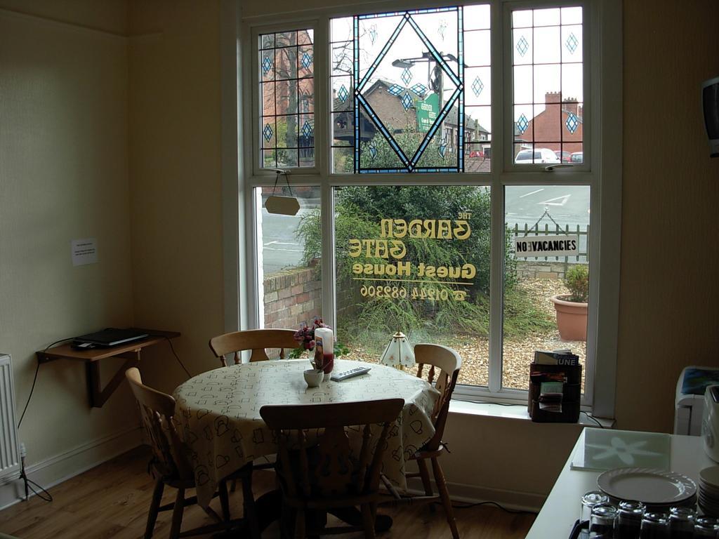 Garden Gate Guest House Честър Екстериор снимка